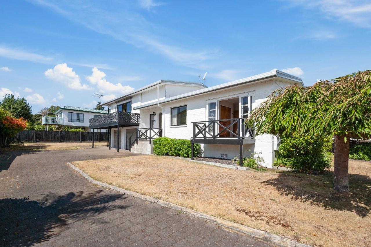 Lake Vista At Two Mile Bay- Taupo Central Home Екстер'єр фото