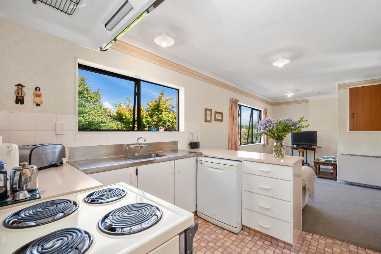 Lake Vista At Two Mile Bay- Taupo Central Home Екстер'єр фото